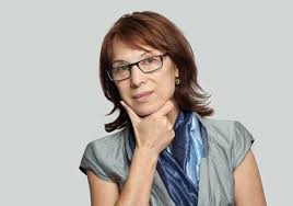 María L.